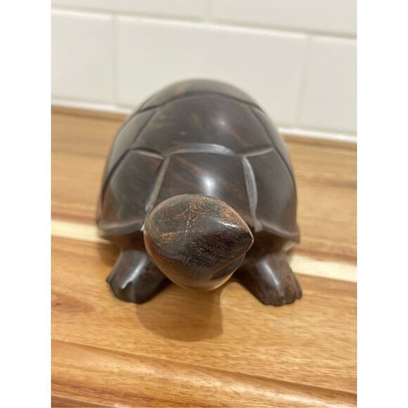 Hand carved Mahogany turtle - Picture 2 of 8